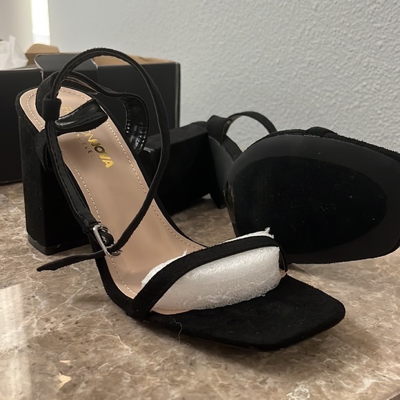 NWB Black Heels - Picture 3 of 4